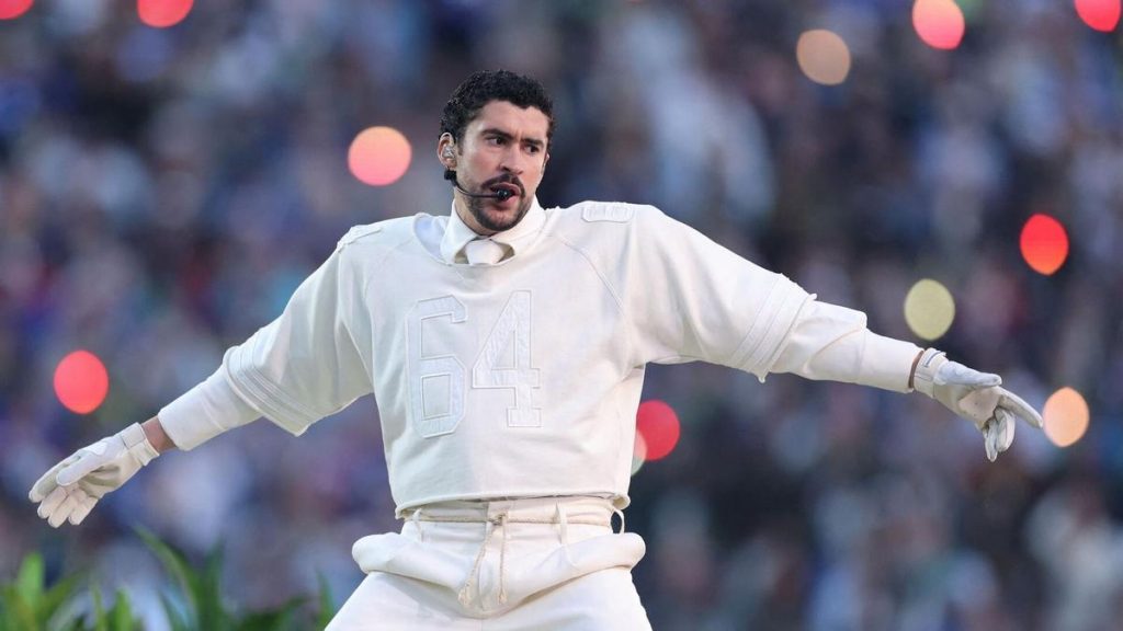 la intrahistoria del traje de Bad Bunny en la Super Bowl