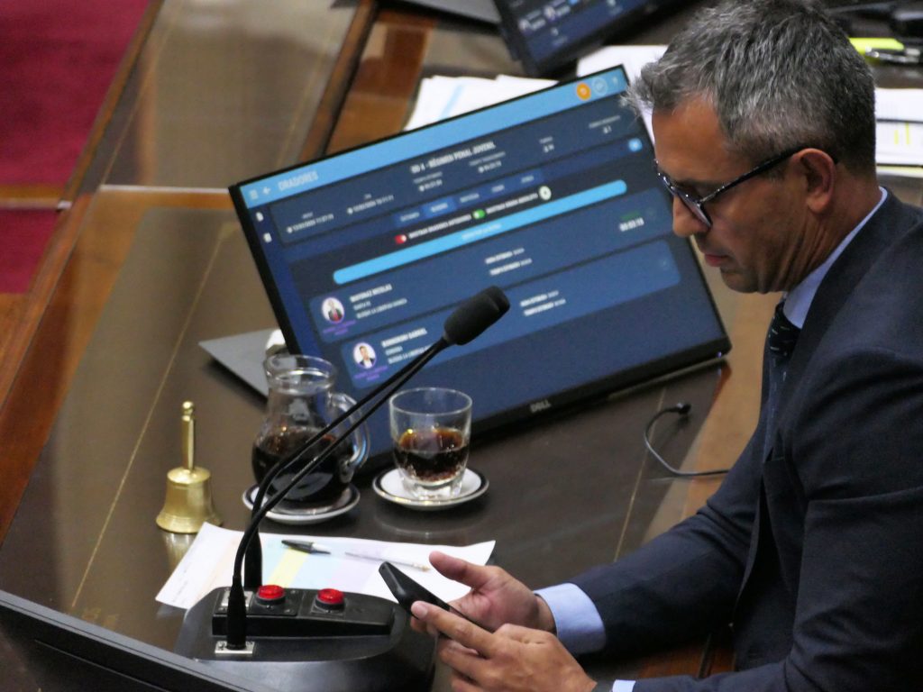 la oposición presiona al Gobierno por los cambios en las licencias por enfermedad