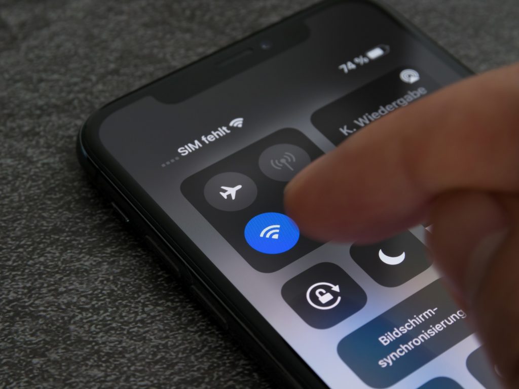 las señales de que alguien está usando tu red sin permiso y cómo echarlo, paso a paso