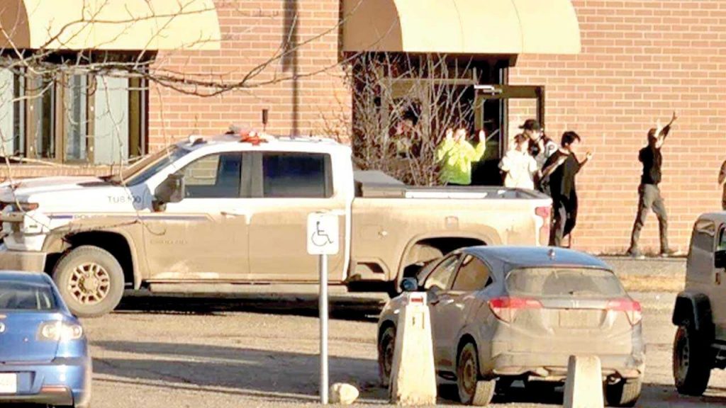 masacre en escuela se cobra 10 vidas; la autora sería una joven