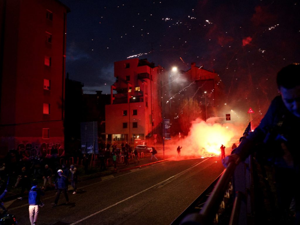 miles de personas marcharon contra los Juegos Olímpicos de Invierno y un grupo se enfrentó con policías