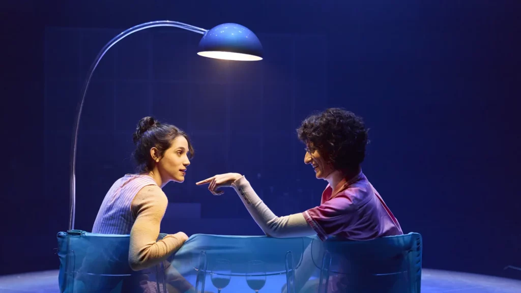 un juguete escénico de Peris-Mencheta sobre el amor en el multiverso