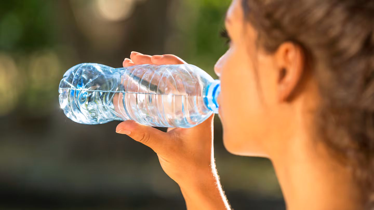 ¿Cuantos vasos de agua ayudan a controlar la degeneracion del higado graso? Esto señalan especialistas ¿Cuantos vasos de agua ayudan a controlar la degeneracion del higado graso? Esto señalan especialistas