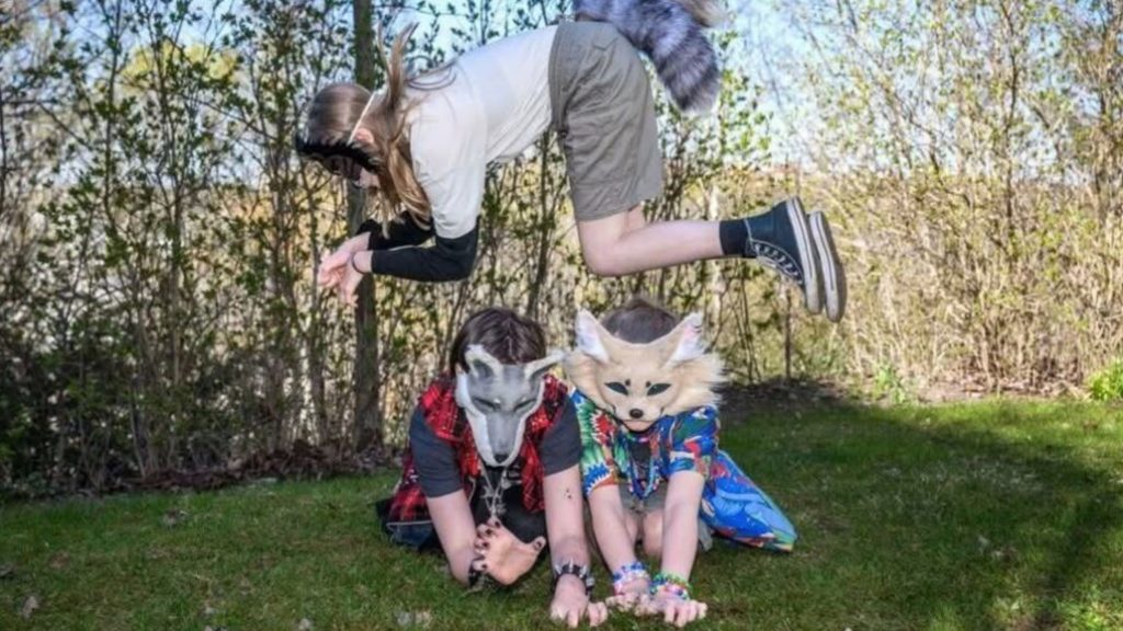 ¿Qué son los “Therian”?: la subcultura juvenil que se vuelve viral en Chile y Argentina ¿Qué son los “Therian”?: la subcultura juvenil que se vuelve viral en Chile y Argentina